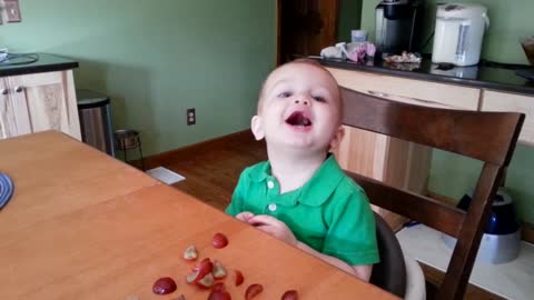 Toddler has hilarious response to mom's "I love you"