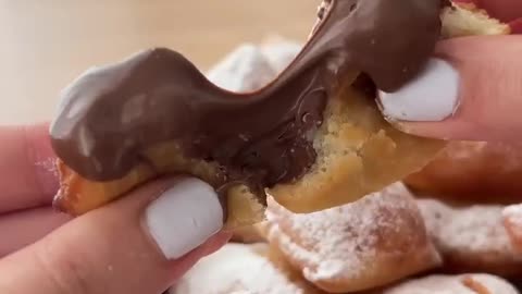 Nutella stuffed mini donuts 🍩