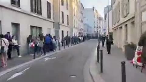 Supposedly in Paris, food distribution center because of blockade Plandemic