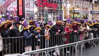 Crowds start to gather in Times Square for New Year's Eve