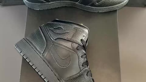 Jordan 1 Mid Triple Black