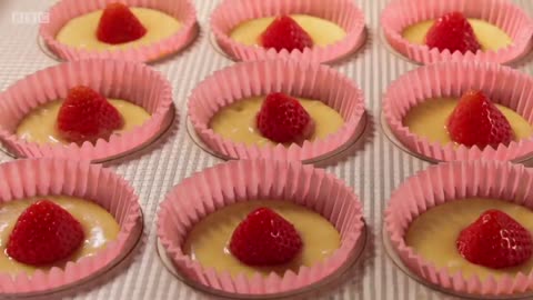 Nadiya's insane strawberry cupcake recipe! - BBC