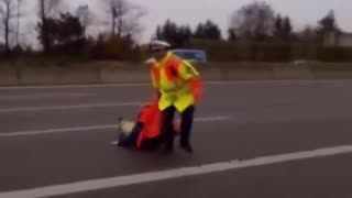 German Autobahn Police removes Climate protestor!