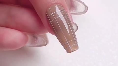 Brown mesh manicure