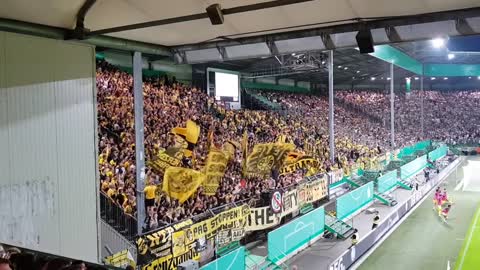 Ale Ale BVB, Ale Ale BVB! Borussia Fans beim Pokal Spiel in Fürth