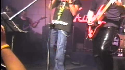 Dr Feelgood (Motley Crue Cover) Live in Brazil2005