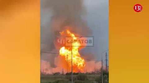 Strong explosion at a gas storage in Russia, the height of the flame reaches 50 meters - Footage