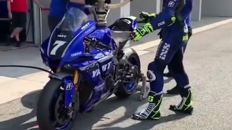 Fast enough. 😱😍Best Yamaha R1M motogp bike 😍viral bike video on YouTube WhatsApp status world