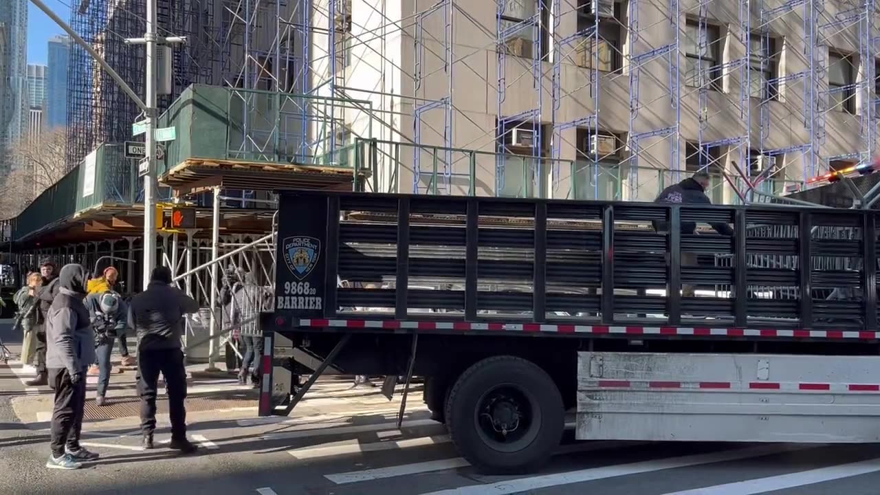 More Video Of NYPD Setting Up Barricades In Front of the Manhattan