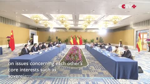 Xi Meets Spanish PM in Bali