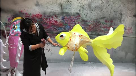 Spray painting fish lantern light #Chineselantern #Lunarnewyear #Chinesefactory #Hoyechi