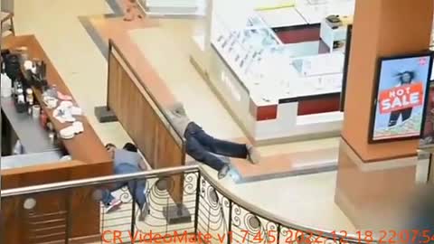 Incredible footage_ Hero policeman saves terrified family in Kenya mall siege