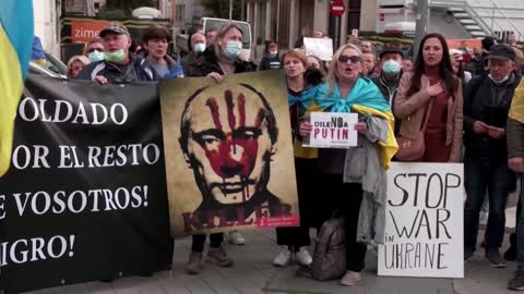 Javier Bardem protests outside Russian embassy