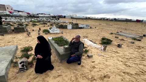 Gazans visit graves of loved ones on first day of Eid