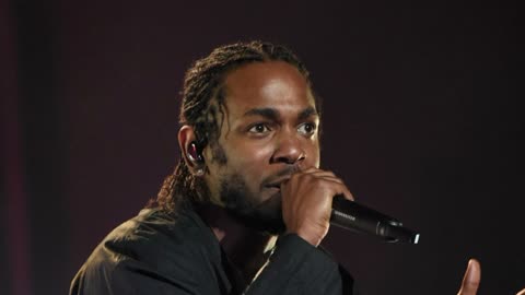 Is Kendrick Lamar the new nipsey hussle? All the west coast showed up at his performance