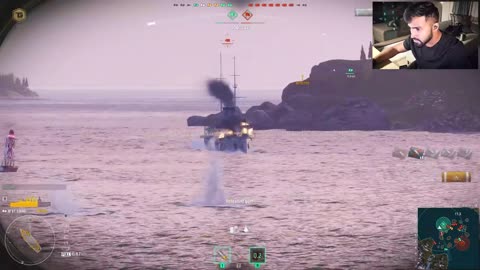 DESTROYING BIG WARSHIPS IS FUN