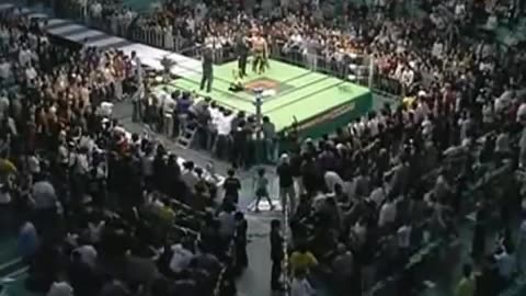 (2006.10.29) Naomichi Marufuji vs KENTA - Pro Wrestling