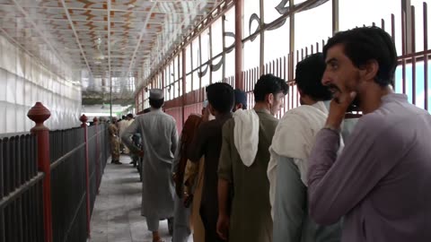 Pakistán y Afganistán reabren el paso fronterizo tras 9 días cerrado por enfrentamientos