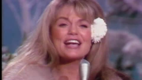 DYAN CANNON MERRY CHRISTMAS (from Bob Hope 1974 Christmas Special)