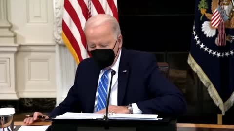 Biden Awkwardly Mumbles His Way Through An Incoherent Story For A Full Minute