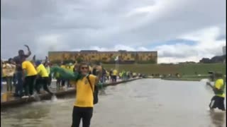 Manifestação em brasília está pegando fogo com invação a cama dos deputados