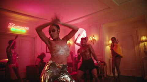 Anitta with Ludmilla and Snoop Dogg feat. Papatinho - Onda Diferente (Official Music Video)