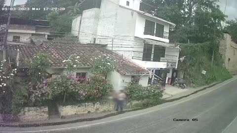 ¡Aterrador! Cámara grabó accidente de niño arrollado por una tractomula, en Santander