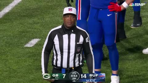 Quay Walker EJECTED for shoving Bills coach for no reason