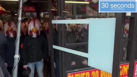 L214 activists disguised aschicken invadea Burger King in Paris