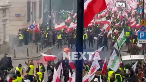 Police in Warsaw fire tear gass at farmers who apparently try to storm the Sejm