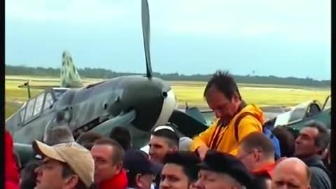 Messerschmitt Me 262 "Schwalbe" - First Flight Over Berlin after 61 Years, Historical Footage!