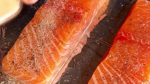 This salmon is sooo good and takes less than 15 minutes to make save this for later 😋