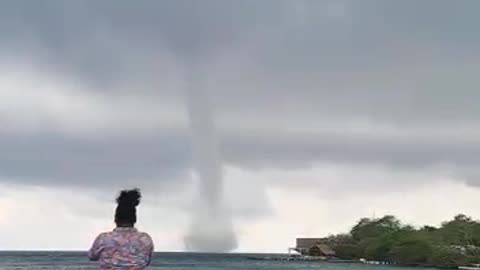 En video: Increíbles imágenes de trombas marinas en las Islas del Rosario