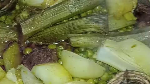 Tajine marocchino con carciofi e patate