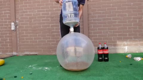 Experiment Giant Coca Cola Balloon VS Mentos2