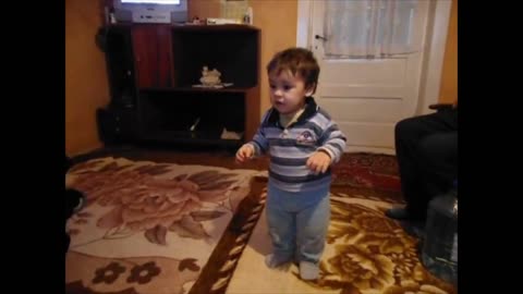 Toddler puts on impressive dance performance