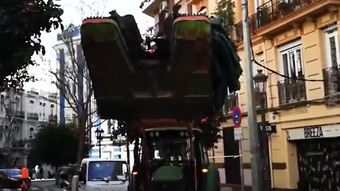 Incredible Machine Shakes Oranges From Trees 😍