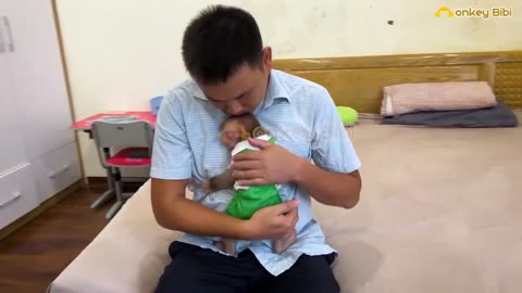 Super cute Bibi welcomed dad after many days of separation