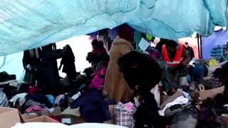 Ukrainian refugees arrive to cold weather in Poland