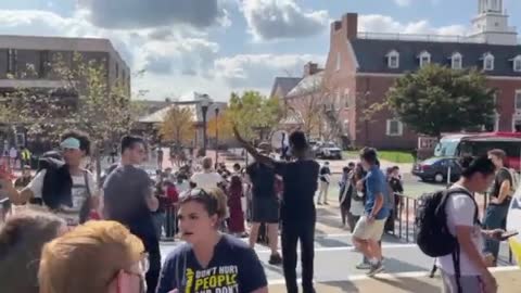 Pro mask counter demonstrators at Rutgers university