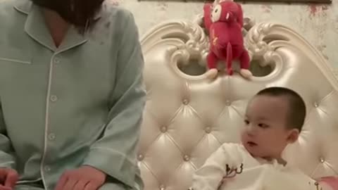 This baby's reaction is priceless 😂