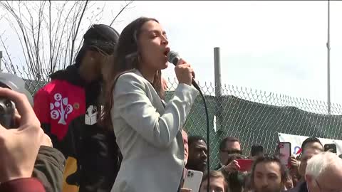 'Just The Beginning': Bernie Sanders, AOC Rally With Amazon Union Organizers In Staten Island