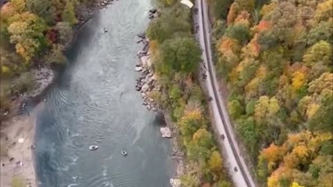 Lady’s Base Jumping Attempt Caught on Camera