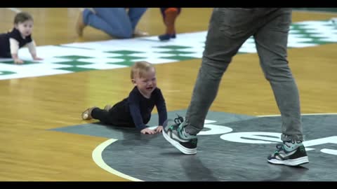 Adorable babies face off in Zalgirio Arena crawling race