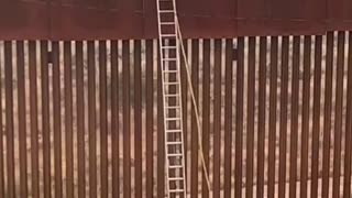 They Cross That Big US Border Wall In Under 2 Minutes!