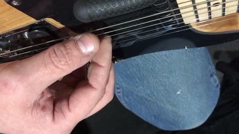 Using Right Hand Thumb To Count To 4 on Low E String