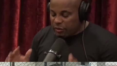 Daniel Cormier on Jon Jones Clinch Game -Joe Rogan #jre