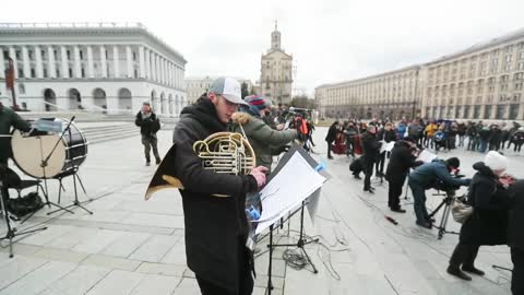 Actuación de música clásica en la plaza de la independencia de Kiev