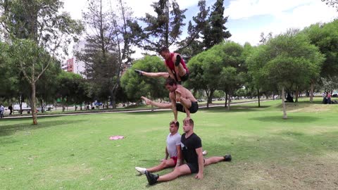 Brilliant Four Man Acrobatic Stunt