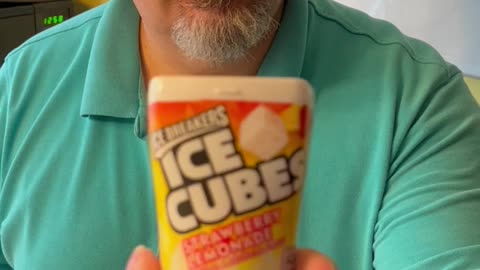 ICE cubes strAWberry leMONade